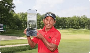 Thongchai Jaidee holding a trophy